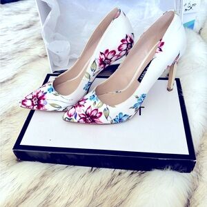 🌈NINE WEST FLOWER PUMPS SZ 6 🦋